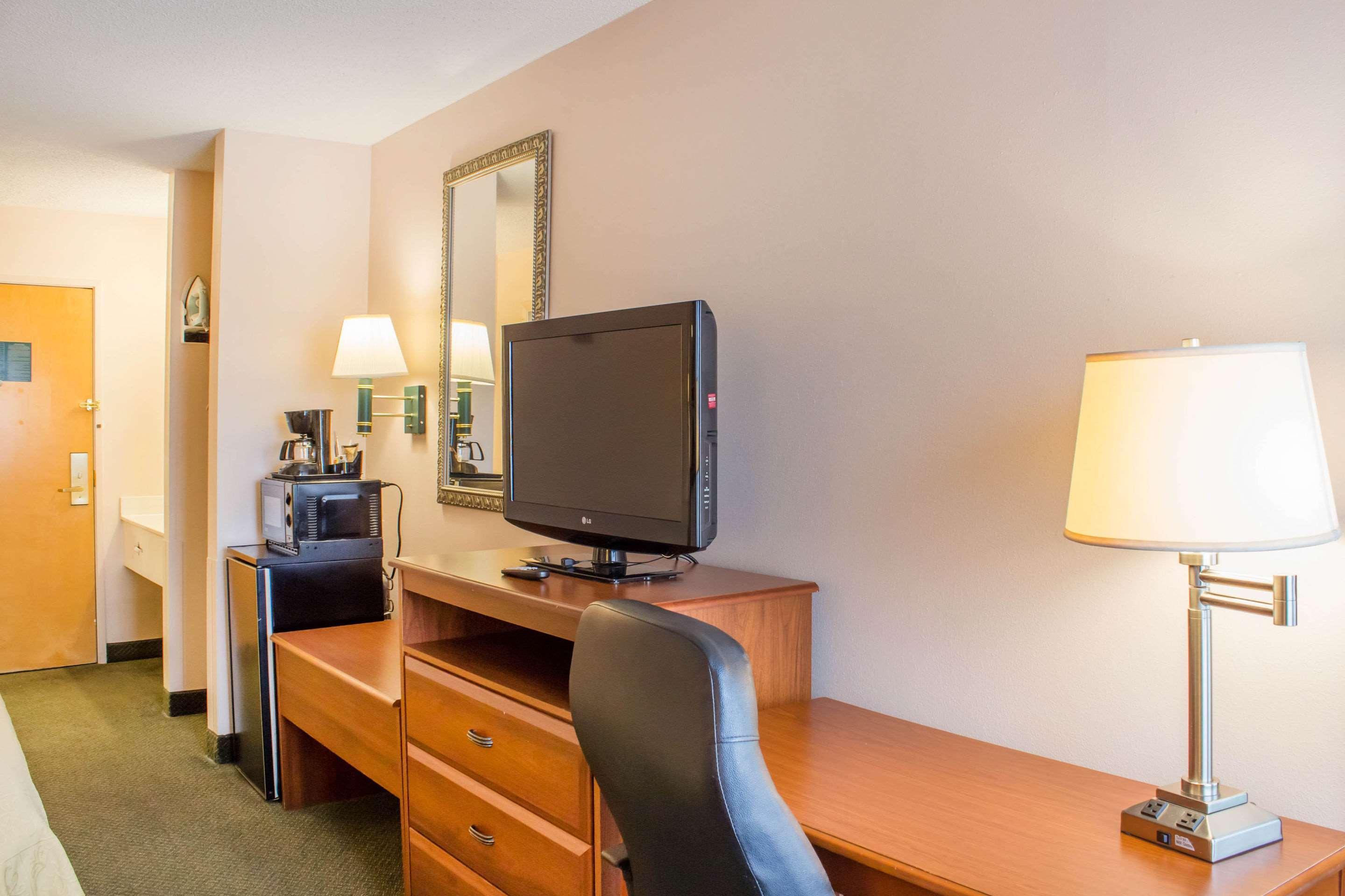 Econo Lodge Raleigh