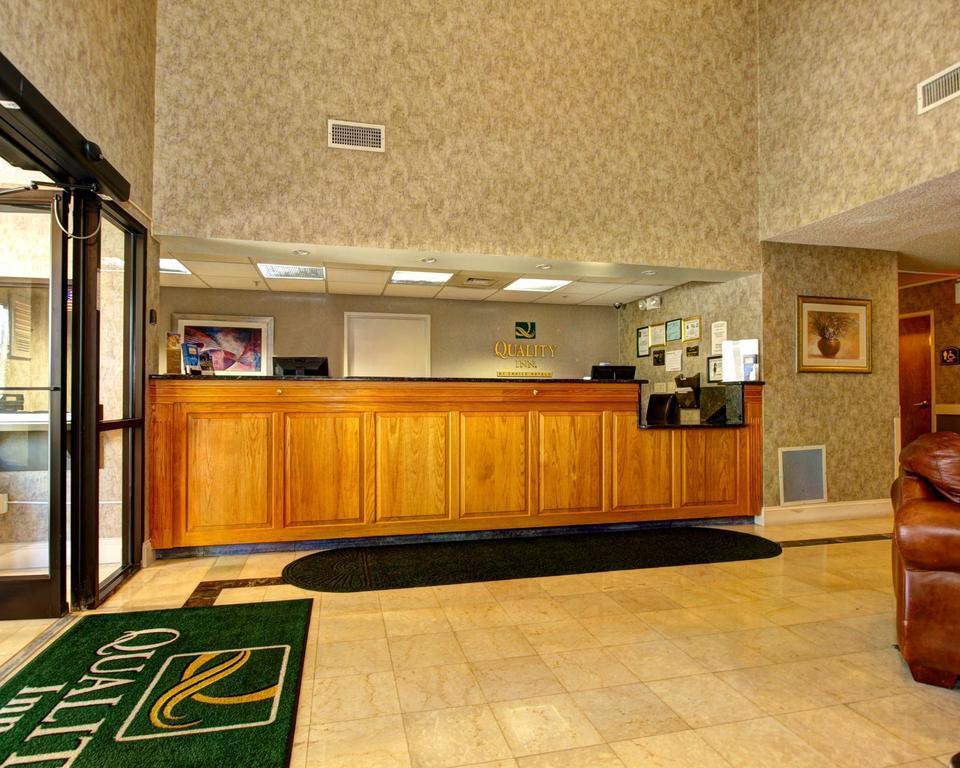 Econo Lodge *