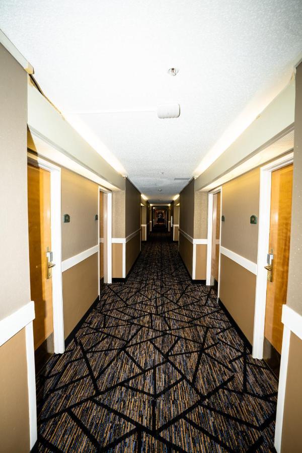 Econo Lodge *
