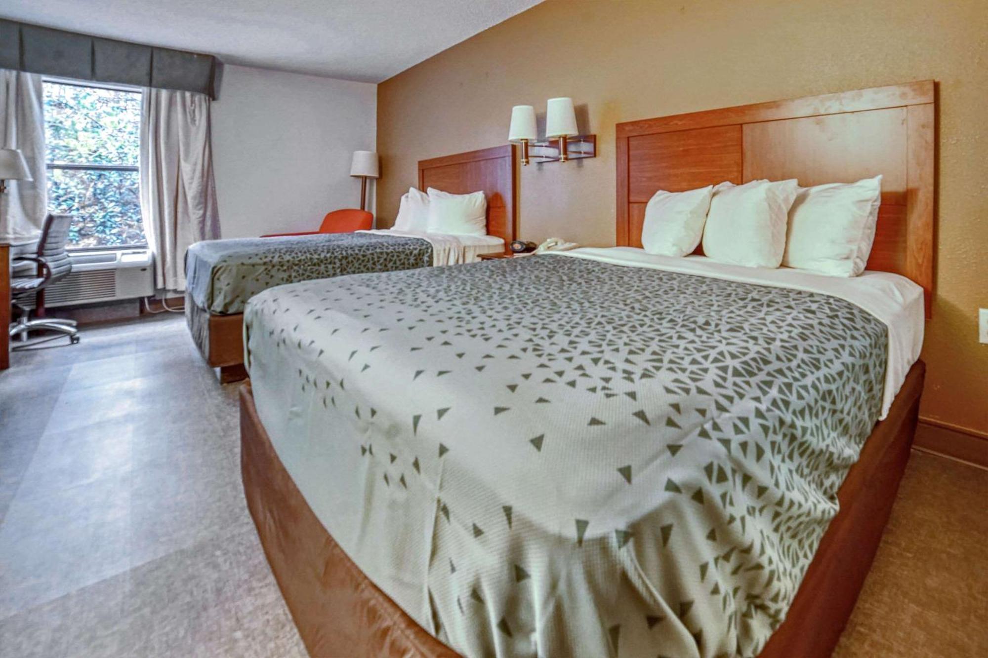 Lodge Econo Raleigh