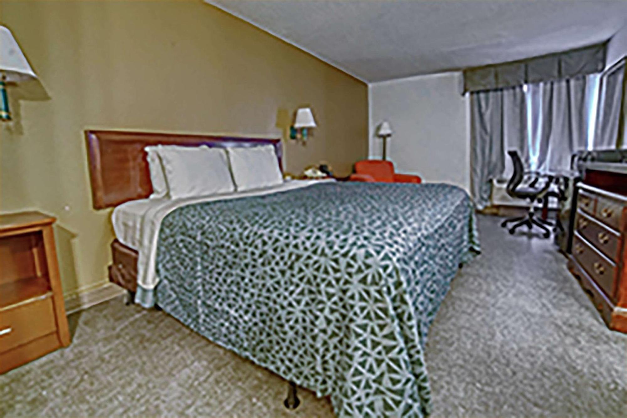 Lodge Econo Raleigh