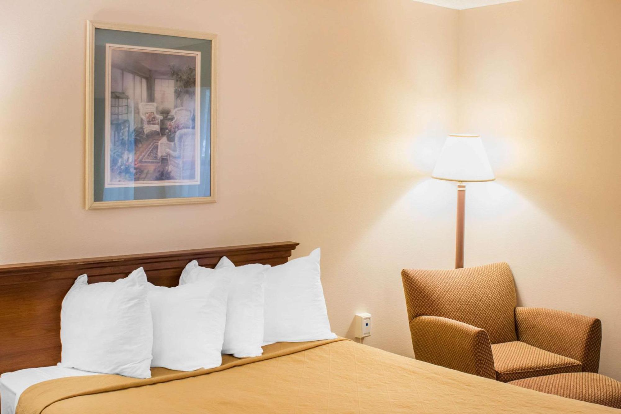 Econo Lodge Raleigh